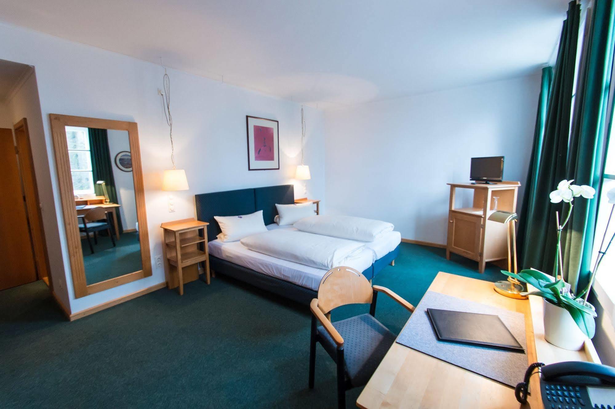 Hotel Schloss Neuburg - Hoftaferne Neuburg am Inn المظهر الخارجي الصورة