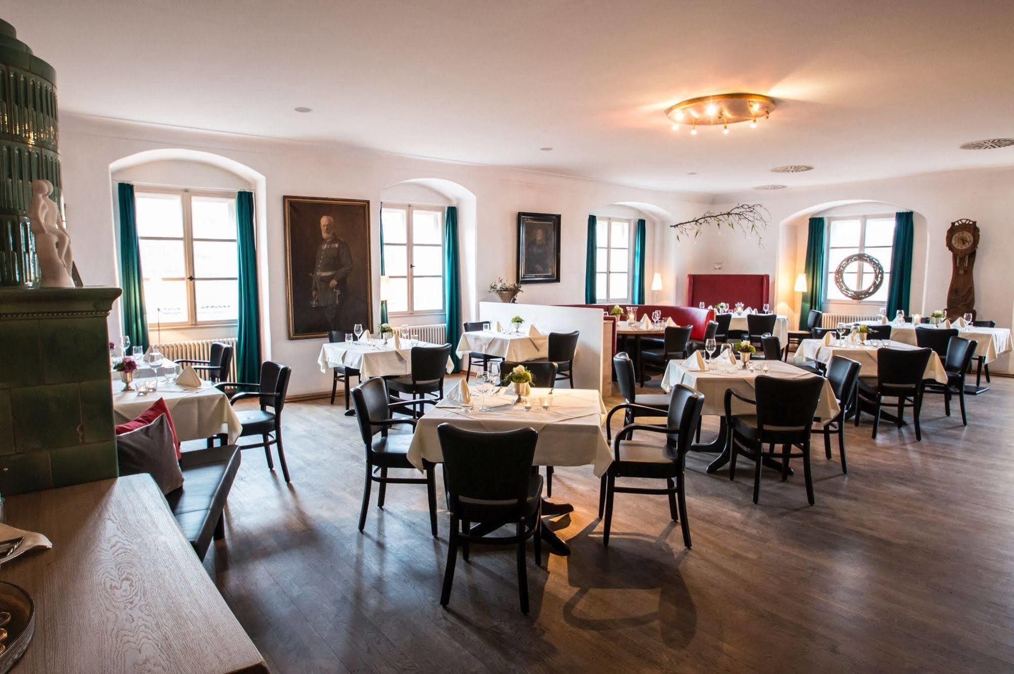 Hotel Schloss Neuburg - Hoftaferne Neuburg am Inn المظهر الخارجي الصورة