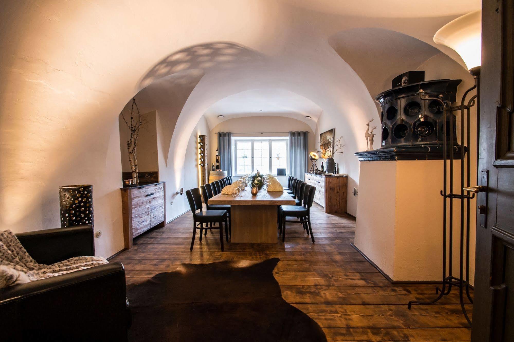 Hotel Schloss Neuburg - Hoftaferne Neuburg am Inn المظهر الخارجي الصورة