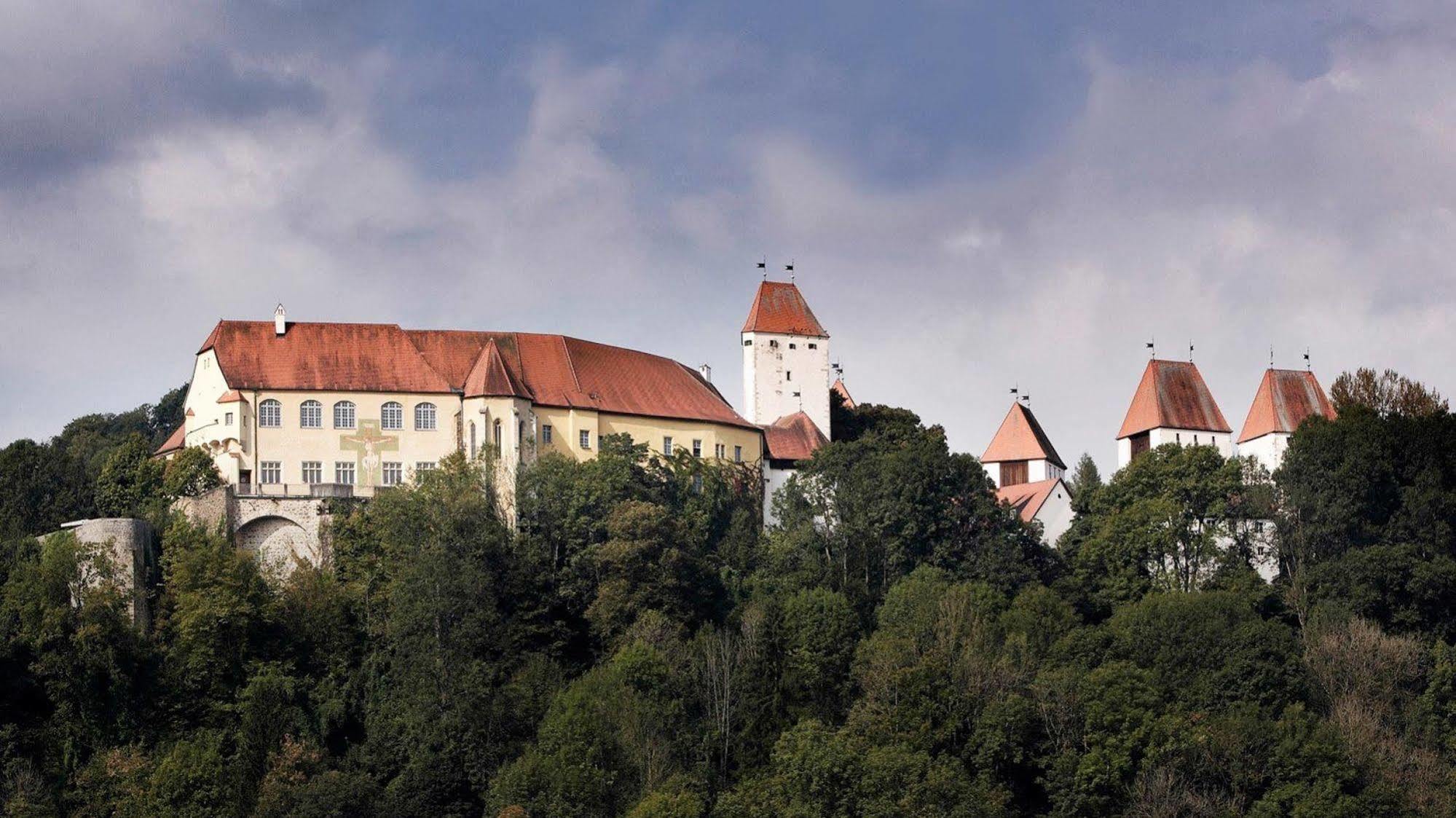 Hotel Schloss Neuburg - Hoftaferne Neuburg am Inn المظهر الخارجي الصورة